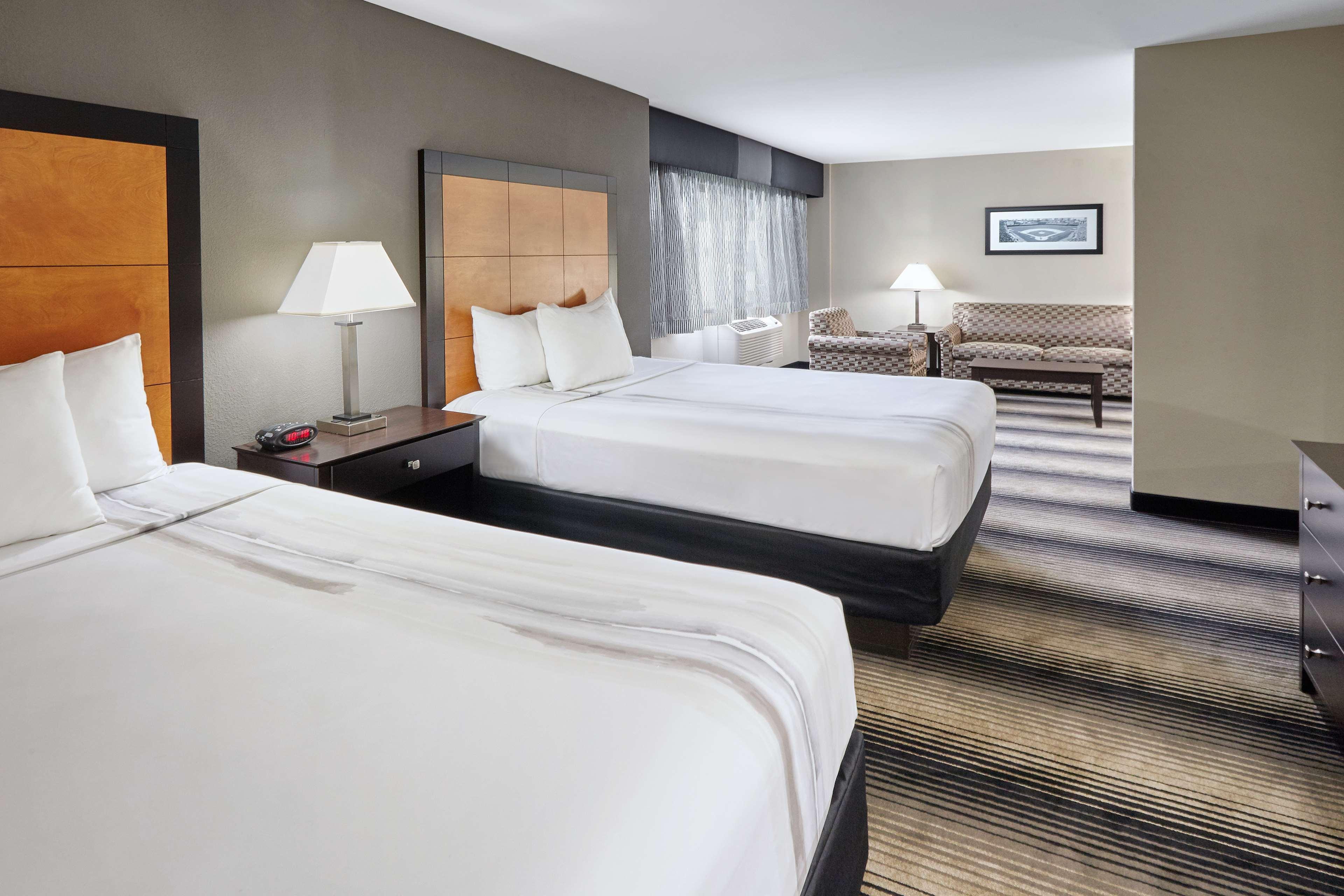 Best Western Plus Hyde Park Chicago Hotel Экстерьер фото